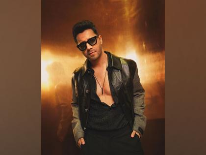 Varun Dhawan injures his leg while shooting for upcoming project | Varun Dhawan injures his leg while shooting for upcoming project Varun Dhawan injures his leg while shooting for upcoming project | Varun Dhawan injures his leg while shooting for upcoming project
