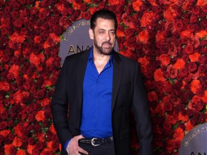 Salman Khan looks dapper as he attends producer Anand Pandit's 60th birthday bash | Salman Khan looks dapper as he attends producer Anand Pandit's 60th birthday bash Salman Khan looks dapper as he attends producer Anand Pandit's 60th birthday bash | Salman Khan looks dapper as he attends producer Anand Pandit's 60th birthday bash
