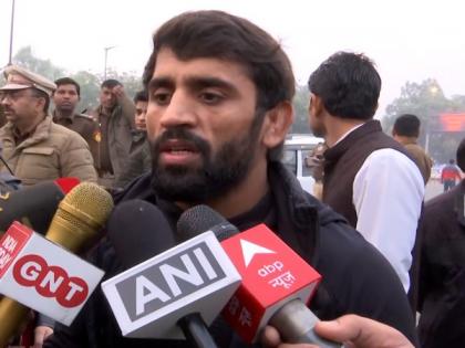 "Will not take it back home": Bajrang Punia leaves Padma Shri on Kartavya Path pavement; police keep it | "Will not take it back home": Bajrang Punia leaves Padma Shri on Kartavya Path pavement; police keep it "Will not take it back home": Bajrang Punia leaves Padma Shri on Kartavya Path pavement; police keep it | "Will not take it back home": Bajrang Punia leaves Padma Shri on Kartavya Path pavement; police keep it