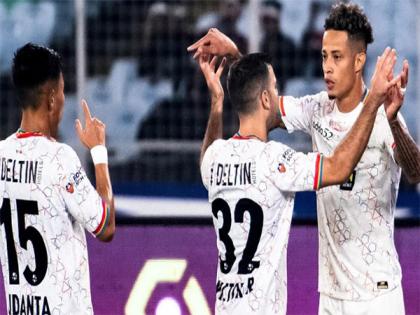 ISL: Noah Sadaoui's brace helps FC Goa register 4-1 win over Mohun Bagan SG | ISL: Noah Sadaoui's brace helps FC Goa register 4-1 win over Mohun Bagan SG ISL: Noah Sadaoui's brace helps FC Goa register 4-1 win over Mohun Bagan SG | ISL: Noah Sadaoui's brace helps FC Goa register 4-1 win over Mohun Bagan SG