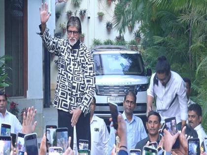 Pictures from Amitabh Bachchan's customary Sunday meet with fans | Pictures from Amitabh Bachchan's customary Sunday meet with fans