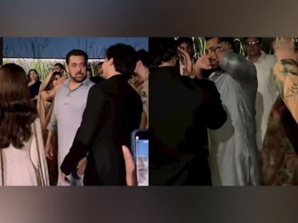 Salman Khan grooves to 'Tere Mast Mast Do Nain' song at Arbaaz-Shura wedding | Salman Khan grooves to 'Tere Mast Mast Do Nain' song at Arbaaz-Shura wedding Salman Khan grooves to 'Tere Mast Mast Do Nain' song at Arbaaz-Shura wedding | Salman Khan grooves to 'Tere Mast Mast Do Nain' song at Arbaaz-Shura wedding