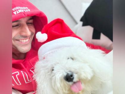 Kartik Aaryan shares picture with his cute santa Katori on Christmas | Kartik Aaryan shares picture with his cute santa Katori on Christmas