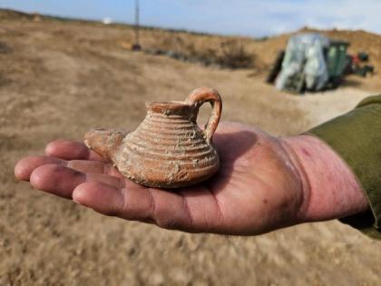 Israeli Reserve soldiers stumble upon 1,500 year-old lamp | Israeli Reserve soldiers stumble upon 1,500 year-old lamp Israeli Reserve soldiers stumble upon 1,500 year-old lamp | Israeli Reserve soldiers stumble upon 1,500 year-old lamp