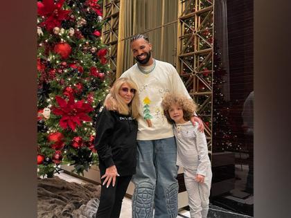 Drake shares adorable picture with his mom, son | Drake shares adorable picture with his mom, son Drake shares adorable picture with his mom, son | Drake shares adorable picture with his mom, son