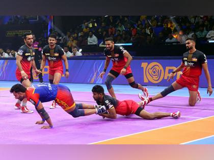 Pro Kabaddi League: Pardeep Narwal's Super 10 helps UP Yoddhas win first home game against Bengaluru Bulls | Pro Kabaddi League: Pardeep Narwal's Super 10 helps UP Yoddhas win first home game against Bengaluru Bulls