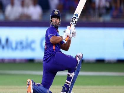 Nasser Hussain hails 'box office' cricketer Rishabh Pant, predicts comeback | Nasser Hussain hails 'box office' cricketer Rishabh Pant, predicts comeback