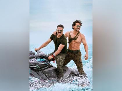 Akshay Kumar, Tiger Shroff wish fans New Year in 'Bade Miyan Chote Miyan' action-packed style | Akshay Kumar, Tiger Shroff wish fans New Year in 'Bade Miyan Chote Miyan' action-packed style Akshay Kumar, Tiger Shroff wish fans New Year in 'Bade Miyan Chote Miyan' action-packed style | Akshay Kumar, Tiger Shroff wish fans New Year in 'Bade Miyan Chote Miyan' action-packed style