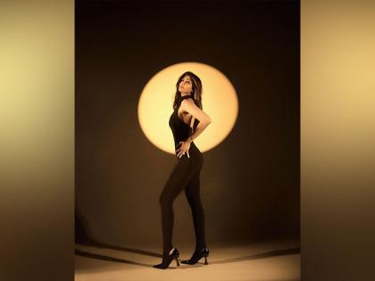 Shilpa Shetty raises glam quotient in black jumpsuit | Shilpa Shetty raises glam quotient in black jumpsuit Shilpa Shetty raises glam quotient in black jumpsuit | Shilpa Shetty raises glam quotient in black jumpsuit