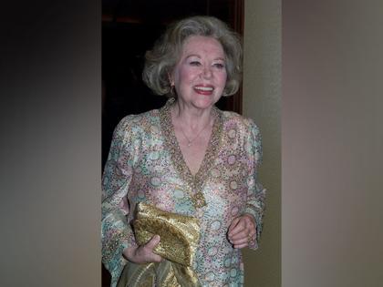 'Mary Poppins' actress Glynis Johns dies at 100 | 'Mary Poppins' actress Glynis Johns dies at 100 'Mary Poppins' actress Glynis Johns dies at 100 | 'Mary Poppins' actress Glynis Johns dies at 100