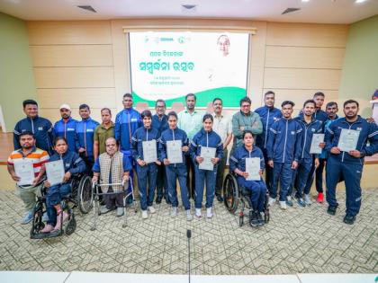 Odisha's athletes and para-athletes recognised with cash awards for their remarkable performances | Odisha's athletes and para-athletes recognised with cash awards for their remarkable performances Odisha's athletes and para-athletes recognised with cash awards for their remarkable performances | Odisha's athletes and para-athletes recognised with cash awards for their remarkable performances