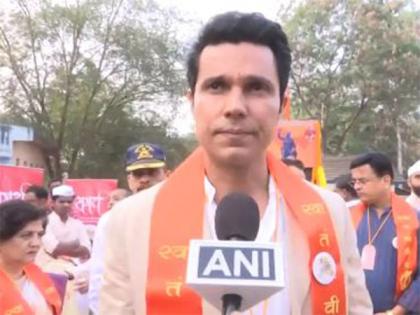 Randeep Hooda flags off 'Swatantraveer Savarkar Mukti Shatabdi Yatra' | Randeep Hooda flags off 'Swatantraveer Savarkar Mukti Shatabdi Yatra' Randeep Hooda flags off 'Swatantraveer Savarkar Mukti Shatabdi Yatra' | Randeep Hooda flags off 'Swatantraveer Savarkar Mukti Shatabdi Yatra'