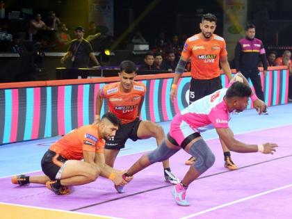 PKL: Jaipur Pink Panthers hand first home loss to U Mumba by 41-31 | PKL: Jaipur Pink Panthers hand first home loss to U Mumba by 41-31 PKL: Jaipur Pink Panthers hand first home loss to U Mumba by 41-31 | PKL: Jaipur Pink Panthers hand first home loss to U Mumba by 41-31