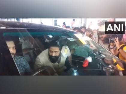 Yash to reach Hubballi to meet kin of three fans electrocuted | Yash to reach Hubballi to meet kin of three fans electrocuted Yash to reach Hubballi to meet kin of three fans electrocuted | Yash to reach Hubballi to meet kin of three fans electrocuted