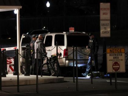 US: Vehicle crashes into gate of White House, driver taken into custody | US: Vehicle crashes into gate of White House, driver taken into custody