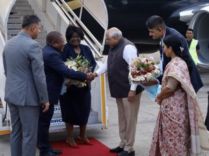 Mozambique President Filipe Nyusi arrives in Ahmedabad to attend Vibrant Gujarat Summit | Mozambique President Filipe Nyusi arrives in Ahmedabad to attend Vibrant Gujarat Summit