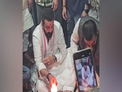 Sanjay Dutt performs 'pind daan' in Gaya | Sanjay Dutt performs 'pind daan' in Gaya