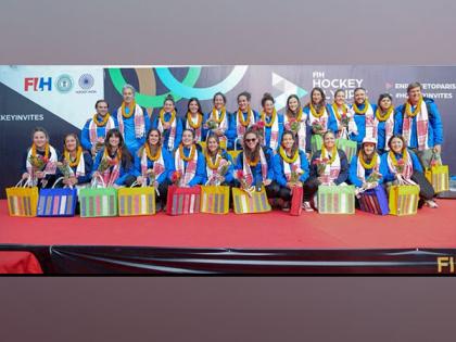 Jharkhand: Italy women's hockey team performs Puja at Jagannath Temple in Ranchi | Jharkhand: Italy women's hockey team performs Puja at Jagannath Temple in Ranchi
