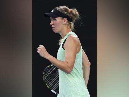 Australian Open: Caroline Wozniacki moves into second round after Linette retires | Australian Open: Caroline Wozniacki moves into second round after Linette retires