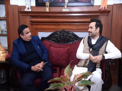 Pankaj Tripathi meets Nitin Gadkari ahead of 'Main Atal Hoon' release | Pankaj Tripathi meets Nitin Gadkari ahead of 'Main Atal Hoon' release Pankaj Tripathi meets Nitin Gadkari ahead of 'Main Atal Hoon' release | Pankaj Tripathi meets Nitin Gadkari ahead of 'Main Atal Hoon' release