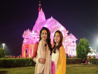 Raveena Tandon offers prayers at Somnath Temple with daughter Rasha Thadani | Raveena Tandon offers prayers at Somnath Temple with daughter Rasha Thadani
