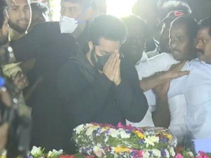 NTR Jr pays tribute to grandfather, former Telangana CM NTR on his 28th death anniversary | NTR Jr pays tribute to grandfather, former Telangana CM NTR on his 28th death anniversary NTR Jr pays tribute to grandfather, former Telangana CM NTR on his 28th death anniversary | NTR Jr pays tribute to grandfather, former Telangana CM NTR on his 28th death anniversary