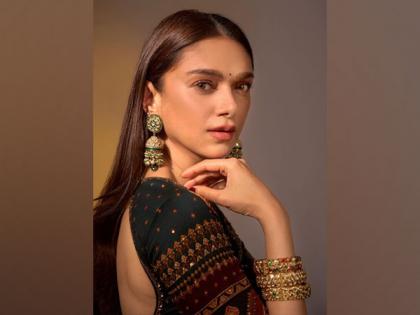 Aditi Rao Hydari exudes grace in black choli lehenga, shares story of 'Bottu' | Aditi Rao Hydari exudes grace in black choli lehenga, shares story of 'Bottu' Aditi Rao Hydari exudes grace in black choli lehenga, shares story of 'Bottu' | Aditi Rao Hydari exudes grace in black choli lehenga, shares story of 'Bottu'