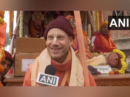 Foreign devotees arrive in Ayodhya ahead of Pran Pratishtha, chant Lord Ram's name | Foreign devotees arrive in Ayodhya ahead of Pran Pratishtha, chant Lord Ram's name