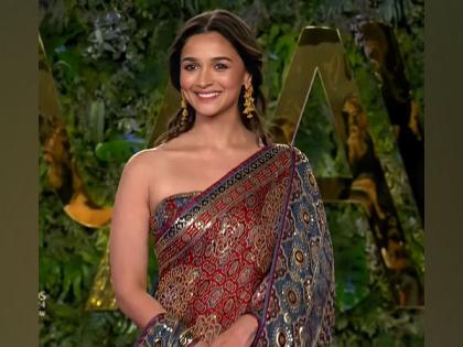 Alia Bhatt sizzles in Ajrakh saree at special award function in Riyadh | Alia Bhatt sizzles in Ajrakh saree at special award function in Riyadh Alia Bhatt sizzles in Ajrakh saree at special award function in Riyadh | Alia Bhatt sizzles in Ajrakh saree at special award function in Riyadh
