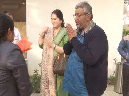 Lata Mangeshkar's nephew Adinath Mangeshkar reaches Ayodhya with his wife to attend Pran Pratishtha ceremony | Lata Mangeshkar's nephew Adinath Mangeshkar reaches Ayodhya with his wife to attend Pran Pratishtha ceremony Lata Mangeshkar's nephew Adinath Mangeshkar reaches Ayodhya with his wife to attend Pran Pratishtha ceremony | Lata Mangeshkar's nephew Adinath Mangeshkar reaches Ayodhya with his wife to attend Pran Pratishtha ceremony