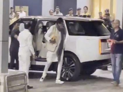 Amitabh, Abhishek Bachchan leave for Ayodhya to attend Pran Pratishtha ceremony | Amitabh, Abhishek Bachchan leave for Ayodhya to attend Pran Pratishtha ceremony Amitabh, Abhishek Bachchan leave for Ayodhya to attend Pran Pratishtha ceremony | Amitabh, Abhishek Bachchan leave for Ayodhya to attend Pran Pratishtha ceremony