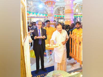 MoS Muraleedharan visits Shree Sanatan Dharma Mandal in Uganda | MoS Muraleedharan visits Shree Sanatan Dharma Mandal in Uganda