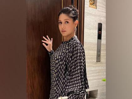 Watch: Sunidhi Chauhan sings 'Ae Watan' on occasion of 75th Republic Day | Watch: Sunidhi Chauhan sings 'Ae Watan' on occasion of 75th Republic Day Watch: Sunidhi Chauhan sings 'Ae Watan' on occasion of 75th Republic Day | Watch: Sunidhi Chauhan sings 'Ae Watan' on occasion of 75th Republic Day