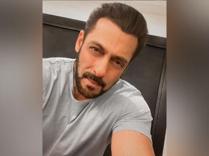 On 75th Republic Day, Salman Khan extends wishes to his fans | On 75th Republic Day, Salman Khan extends wishes to his fans On 75th Republic Day, Salman Khan extends wishes to his fans | On 75th Republic Day, Salman Khan extends wishes to his fans