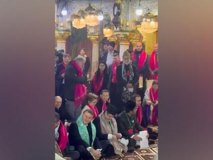 French President Emmanuel Macron visits Hazrat Nizamuddin Aulia Dargah in Delhi | French President Emmanuel Macron visits Hazrat Nizamuddin Aulia Dargah in Delhi French President Emmanuel Macron visits Hazrat Nizamuddin Aulia Dargah in Delhi | French President Emmanuel Macron visits Hazrat Nizamuddin Aulia Dargah in Delhi