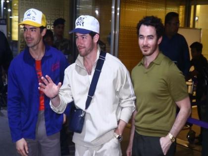 Nick Jonas with brothers Kevin, Joe arrive in Mumbai ahead of their 'Lollapalooza' show | Nick Jonas with brothers Kevin, Joe arrive in Mumbai ahead of their 'Lollapalooza' show