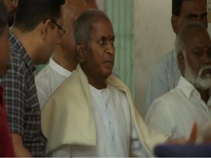 Ilaiyaraaja, family members perform last rites of Bhavatharini | Ilaiyaraaja, family members perform last rites of Bhavatharini Ilaiyaraaja, family members perform last rites of Bhavatharini | Ilaiyaraaja, family members perform last rites of Bhavatharini