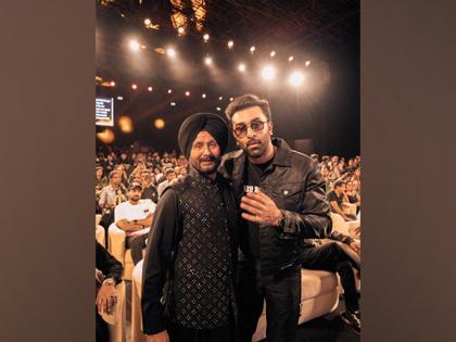 69th Filmfare Awards: Bhupinder Babbal wins Best Playback Singer award for 'Arjan Vailly' | 69th Filmfare Awards: Bhupinder Babbal wins Best Playback Singer award for 'Arjan Vailly' 69th Filmfare Awards: Bhupinder Babbal wins Best Playback Singer award for 'Arjan Vailly' | 69th Filmfare Awards: Bhupinder Babbal wins Best Playback Singer award for 'Arjan Vailly'