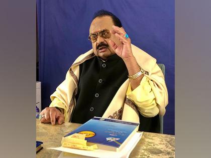 Pakistan's Constitution should be amended to check transgressors in military dress: MQM leader Altaf Hussain | Pakistan's Constitution should be amended to check transgressors in military dress: MQM leader Altaf Hussain Pakistan's Constitution should be amended to check transgressors in military dress: MQM leader Altaf Hussain | Pakistan's Constitution should be amended to check transgressors in military dress: MQM leader Altaf Hussain