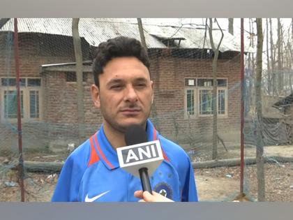 J-K: Para cricketer Amir Hussain Lone expresses gratitude to Gautam Adani for financial help | J-K: Para cricketer Amir Hussain Lone expresses gratitude to Gautam Adani for financial help