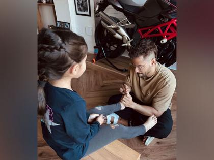 A sneak peek into Kunal Kemmu's "pedicure" session with daughter Inaaya | A sneak peek into Kunal Kemmu's "pedicure" session with daughter Inaaya
