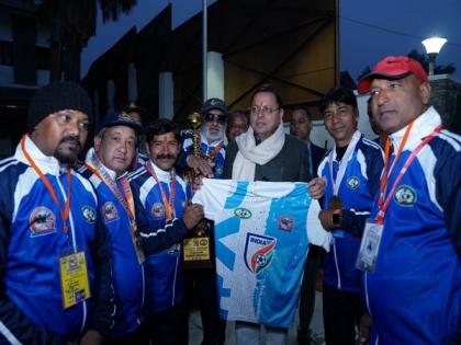 Uttarakhand CM Pushkar Singh Dhami honours 24 football players | Uttarakhand CM Pushkar Singh Dhami honours 24 football players Uttarakhand CM Pushkar Singh Dhami honours 24 football players | Uttarakhand CM Pushkar Singh Dhami honours 24 football players