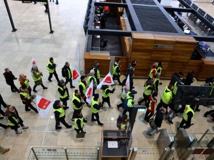 Germany: Public transport workers in nationwide strike over pay, hours | Germany: Public transport workers in nationwide strike over pay, hours