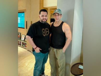Salman Khan impresses fans with his physical transformation in new viral pictures | Salman Khan impresses fans with his physical transformation in new viral pictures Salman Khan impresses fans with his physical transformation in new viral pictures | Salman Khan impresses fans with his physical transformation in new viral pictures
