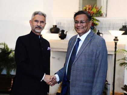 India-Bangladesh Maitri "strengthens" as Jaishankar meets his Bangladeshi counterpart | India-Bangladesh Maitri "strengthens" as Jaishankar meets his Bangladeshi counterpart India-Bangladesh Maitri "strengthens" as Jaishankar meets his Bangladeshi counterpart | India-Bangladesh Maitri "strengthens" as Jaishankar meets his Bangladeshi counterpart