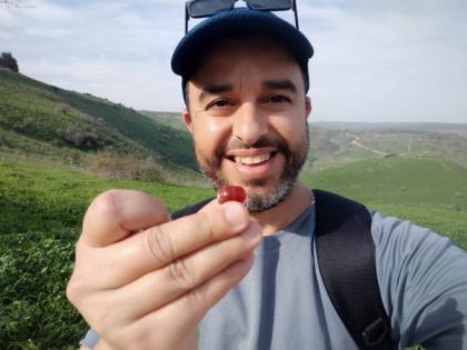 Hiker stumbles upon 2,800-year-old Scarab in Israeli Nature Reserve | Hiker stumbles upon 2,800-year-old Scarab in Israeli Nature Reserve Hiker stumbles upon 2,800-year-old Scarab in Israeli Nature Reserve | Hiker stumbles upon 2,800-year-old Scarab in Israeli Nature Reserve