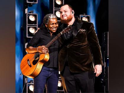 Luke Combs pens touching note for Tracy Chapman following Grammys | Luke Combs pens touching note for Tracy Chapman following Grammys Luke Combs pens touching note for Tracy Chapman following Grammys | Luke Combs pens touching note for Tracy Chapman following Grammys