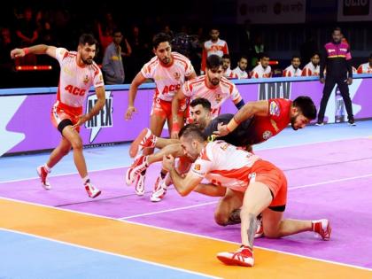 PKL: Gujarat Giants seals playoffs spot with massive victory over Bengaluru Bulls | PKL: Gujarat Giants seals playoffs spot with massive victory over Bengaluru Bulls