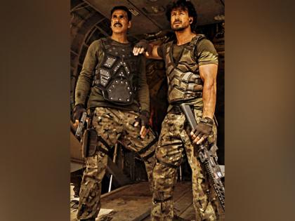 Tiger Shroff shares photo with 'Khiladi' Akshay Kumar from 'Bade Miyan Chote Miyan' sets | Tiger Shroff shares photo with 'Khiladi' Akshay Kumar from 'Bade Miyan Chote Miyan' sets Tiger Shroff shares photo with 'Khiladi' Akshay Kumar from 'Bade Miyan Chote Miyan' sets | Tiger Shroff shares photo with 'Khiladi' Akshay Kumar from 'Bade Miyan Chote Miyan' sets