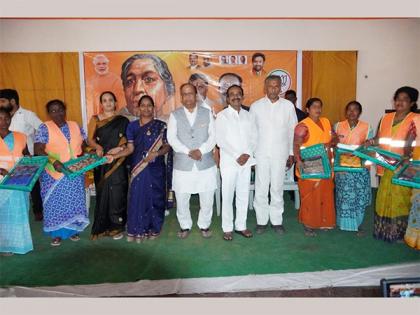 Celebrating Sarojini Naidu Birth Anniversary: Sudhakar Gande Honors GHMC Workers | Celebrating Sarojini Naidu Birth Anniversary: Sudhakar Gande Honors GHMC Workers Celebrating Sarojini Naidu Birth Anniversary: Sudhakar Gande Honors GHMC Workers | Celebrating Sarojini Naidu Birth Anniversary: Sudhakar Gande Honors GHMC Workers